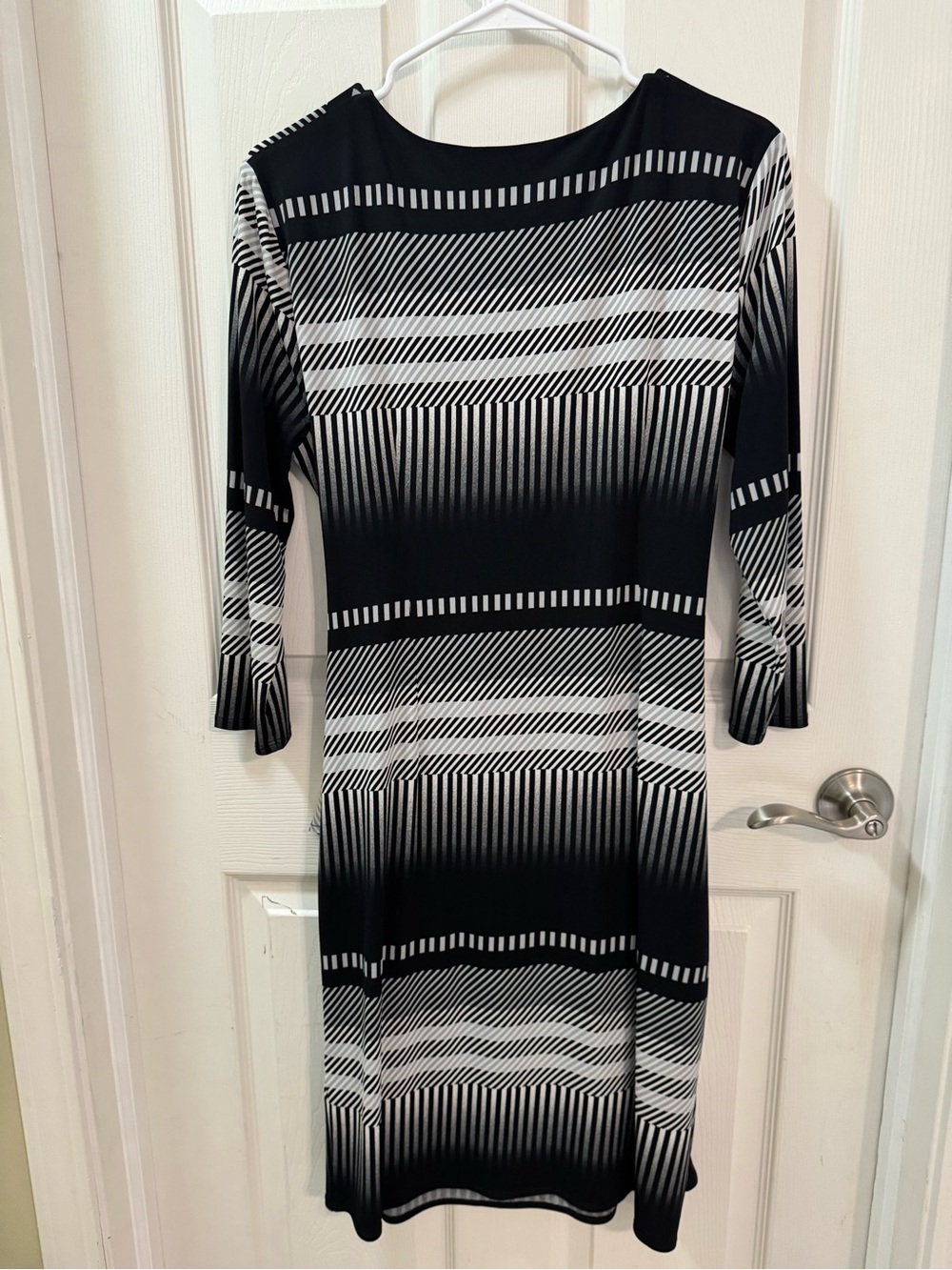 New York & Co Woman’s Size L Faux Wrap Dress Ruched Black & White - Picture 7 of 10